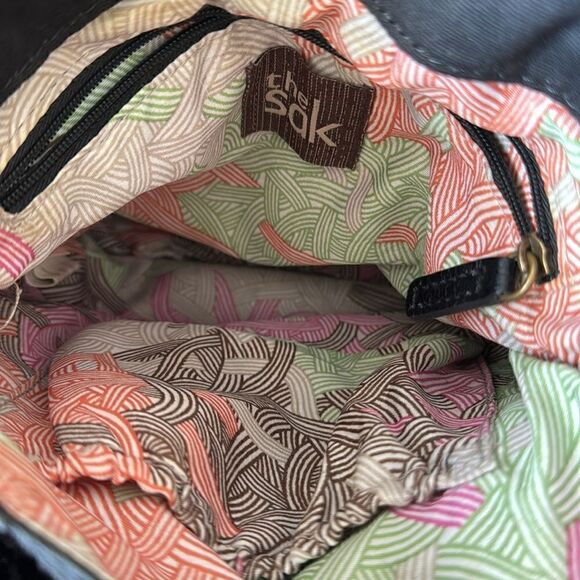 The Sak Women’s Black Leather Crossbody Messenger Bag Multi Functional Pockets - Picture 5 of 16